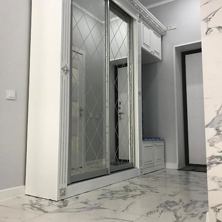 Люкс Апартаменты На Назарбаева 乌拉尔斯克 外观 照片